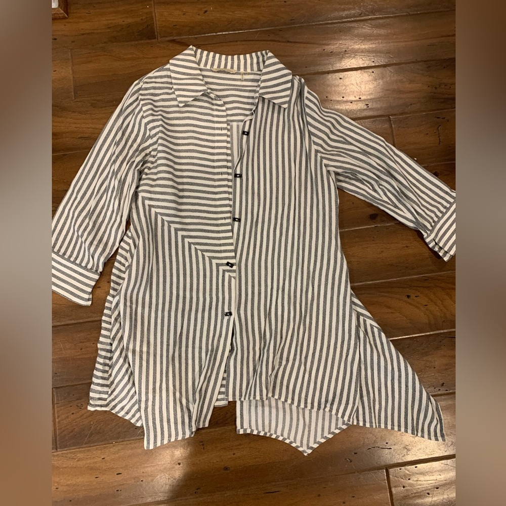 EUC Soft Surroundings Stripe Uneven Hem Button Down Tunic Top M